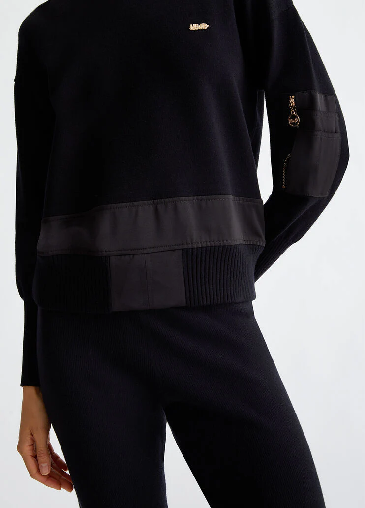 Crew-neck sweater with pocket