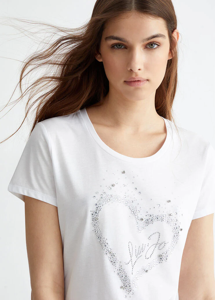 T-shirt with heart and gemstones