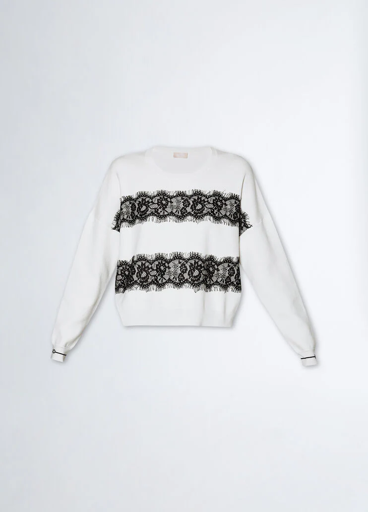 Jumper with lace