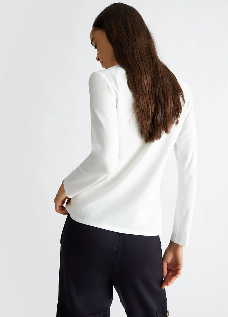 T-shirt with heart and gemstones