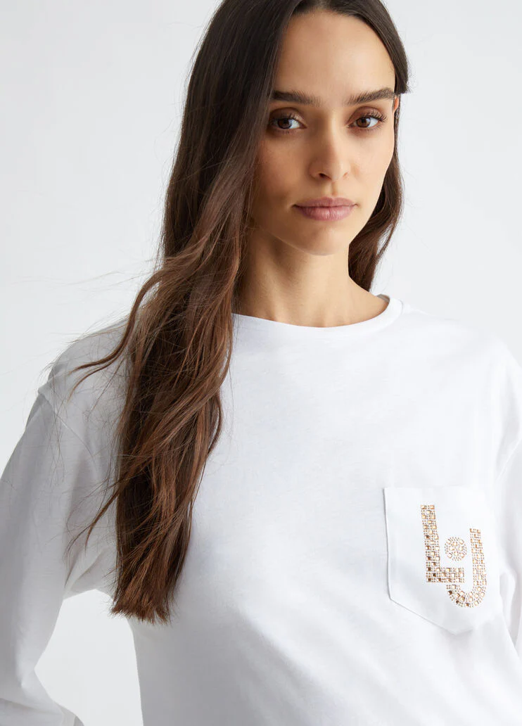 T-shirt with small pocket