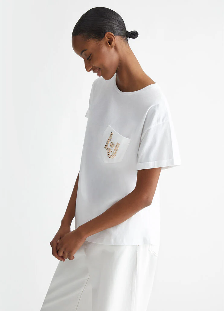 T-shirt with pocket and rhinestones