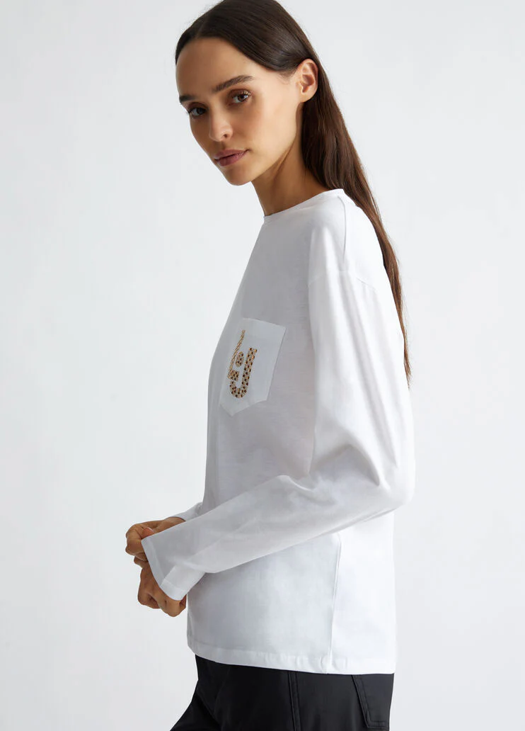 T-shirt with small pocket