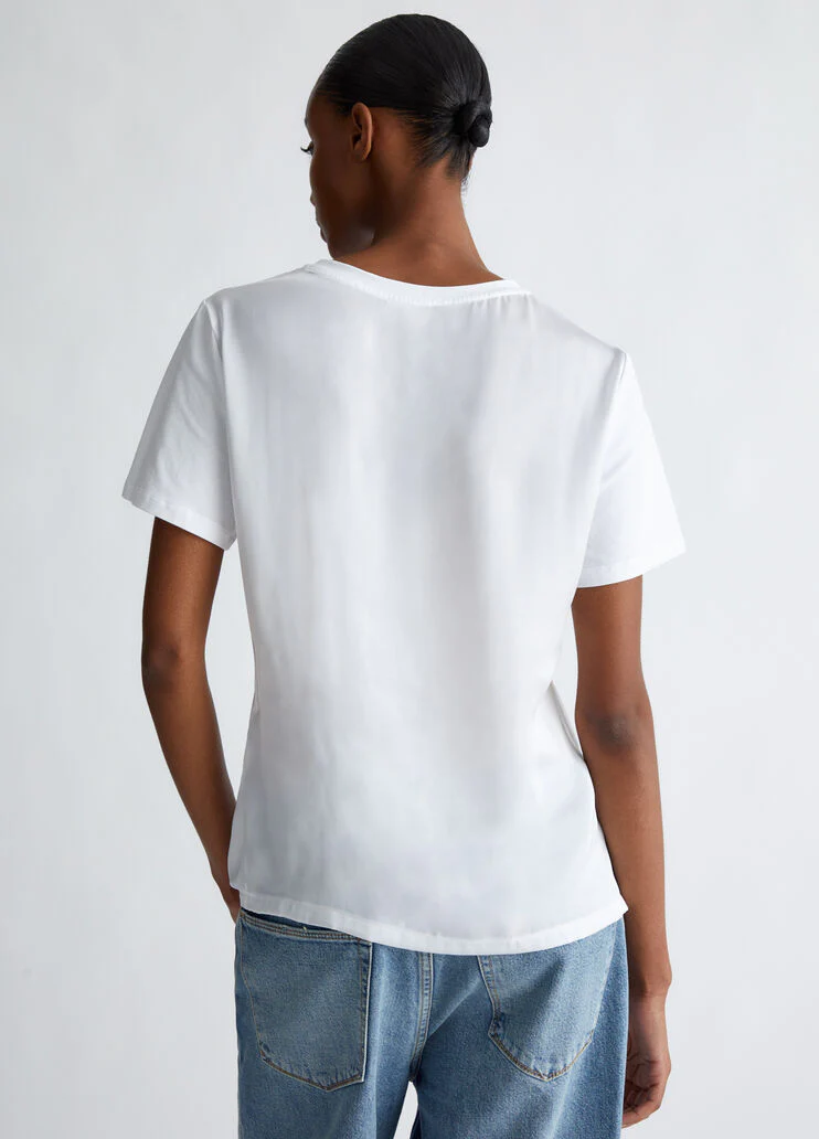 T-shirt with gathering