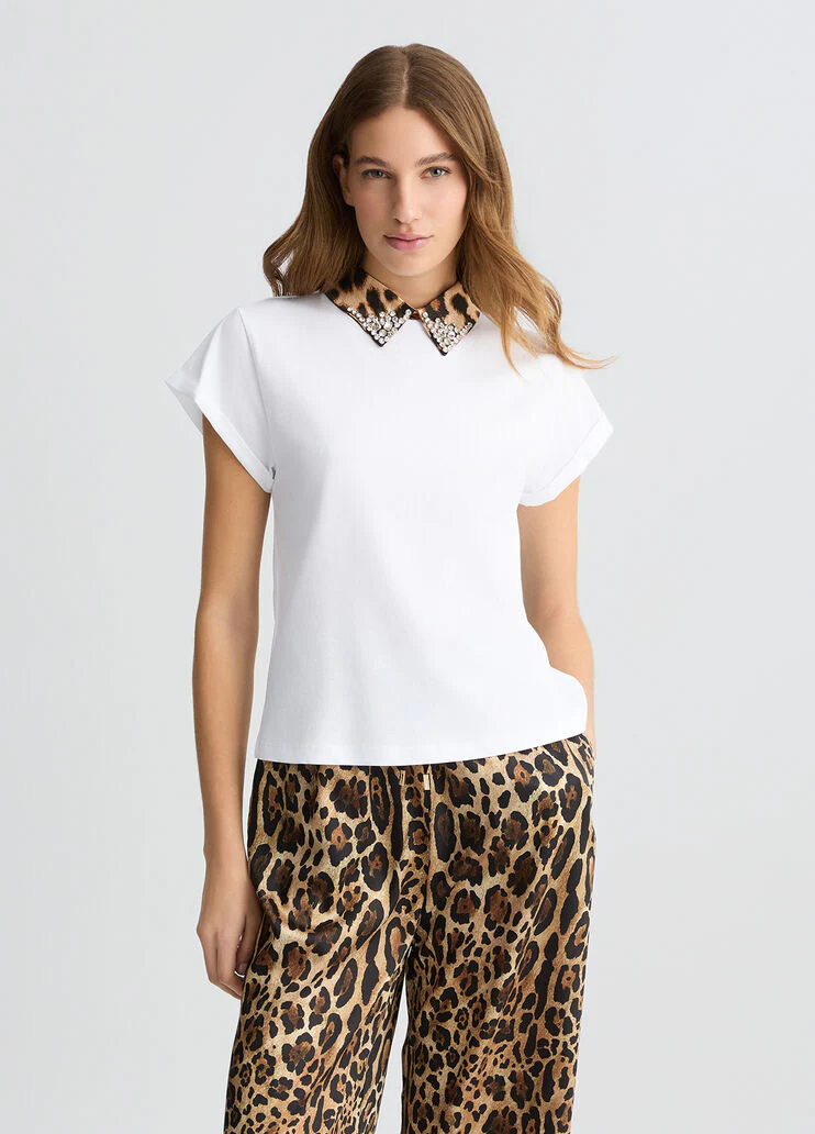 White T-shirt with bejewelled embellishment