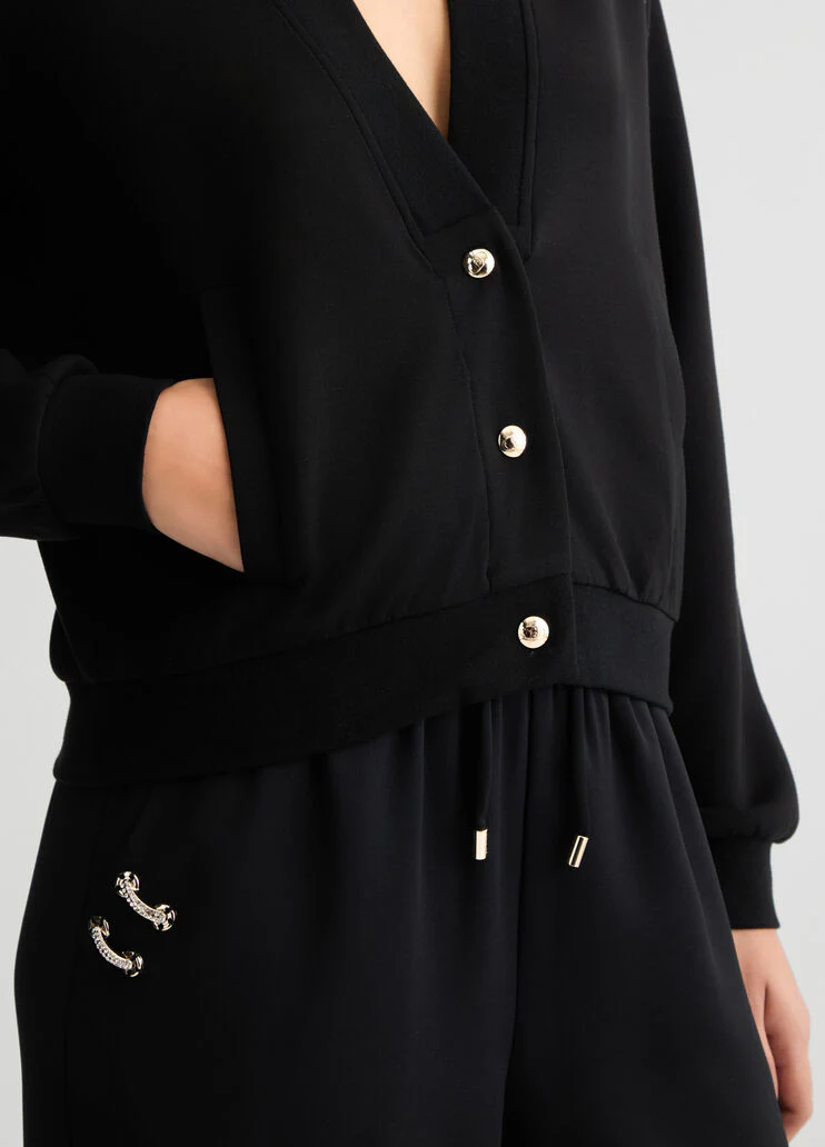 Sweatshirt with buttons