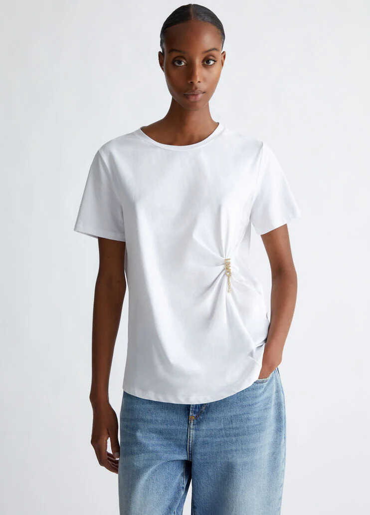 T-shirt with gathering