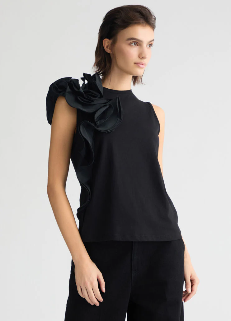 Black T-shirt with flounced detailing