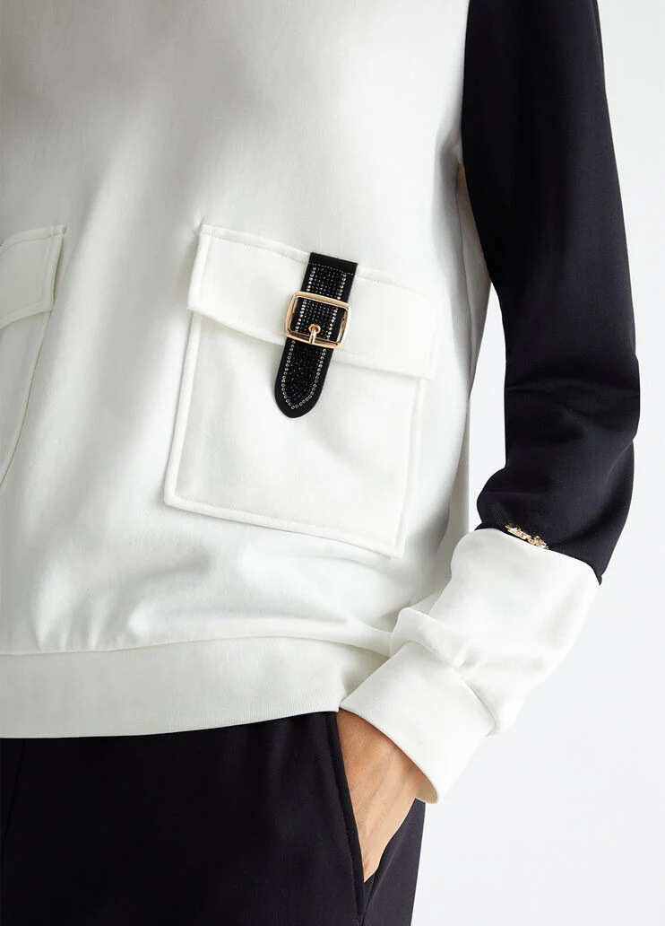 Sweatshirt with pockets