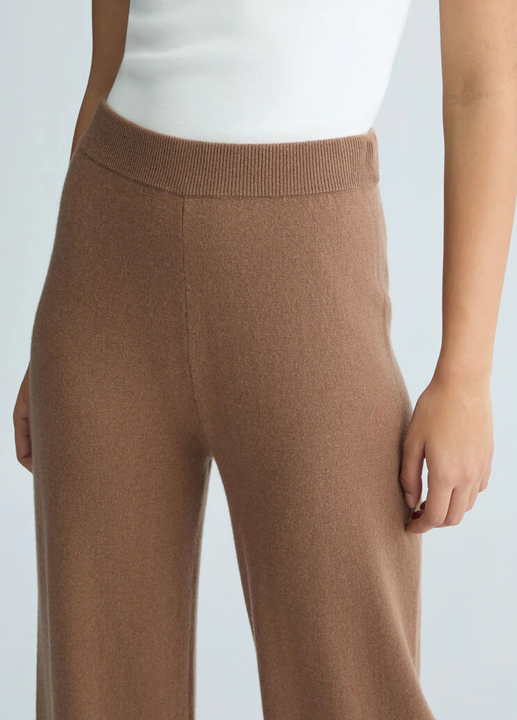 Long knit trousers