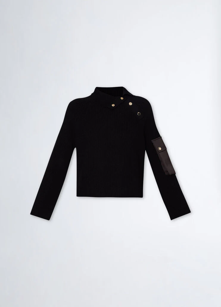 Sweater with buttons and pocket