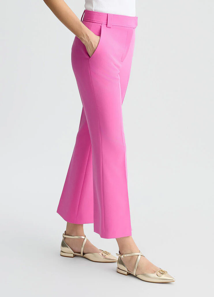 Cropped pink trousers