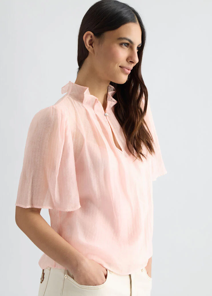 Short-sleeved blouse