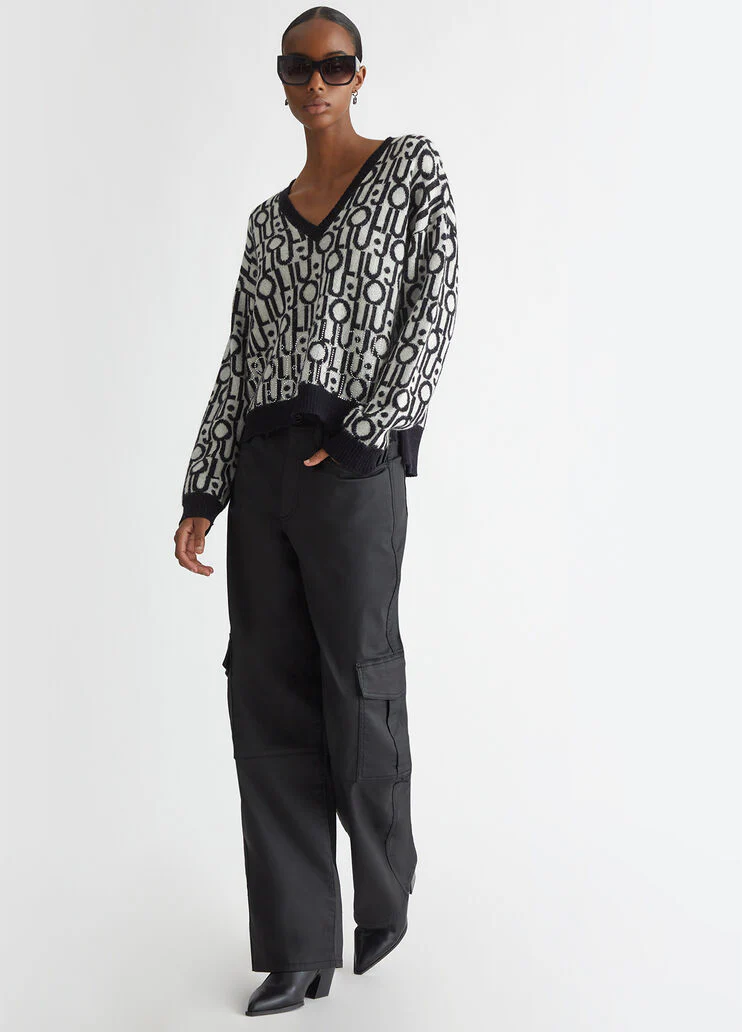 Jumper with jacquard logo