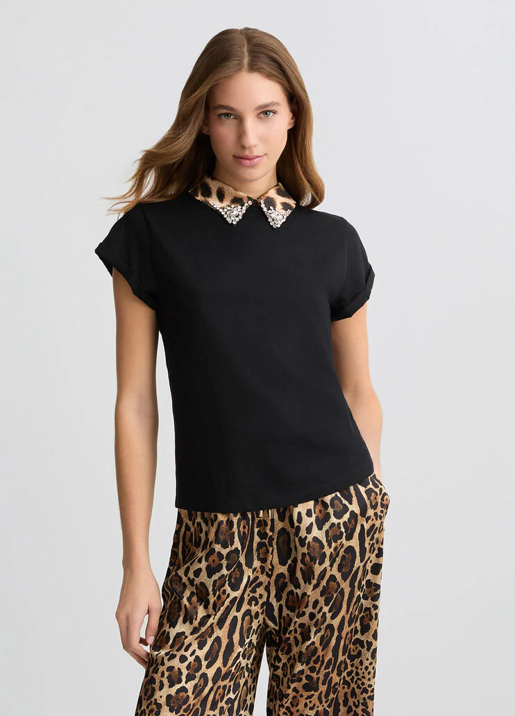 Black T-shirt with bejewelled embellishment