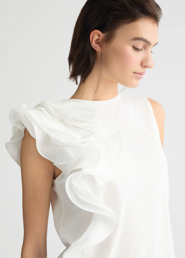 White T-shirt with flounced detailing