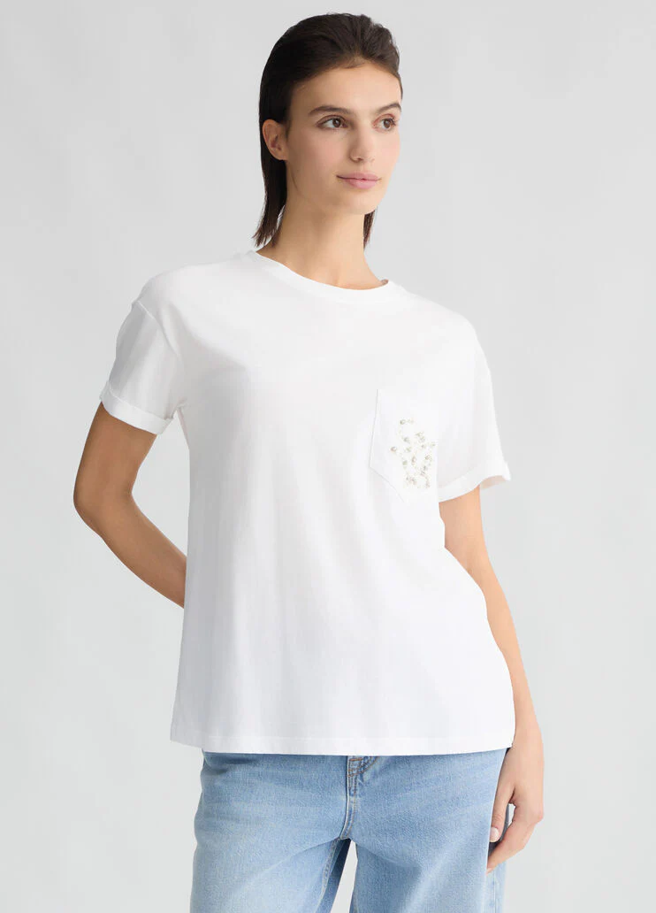 T-shirt with small pocket