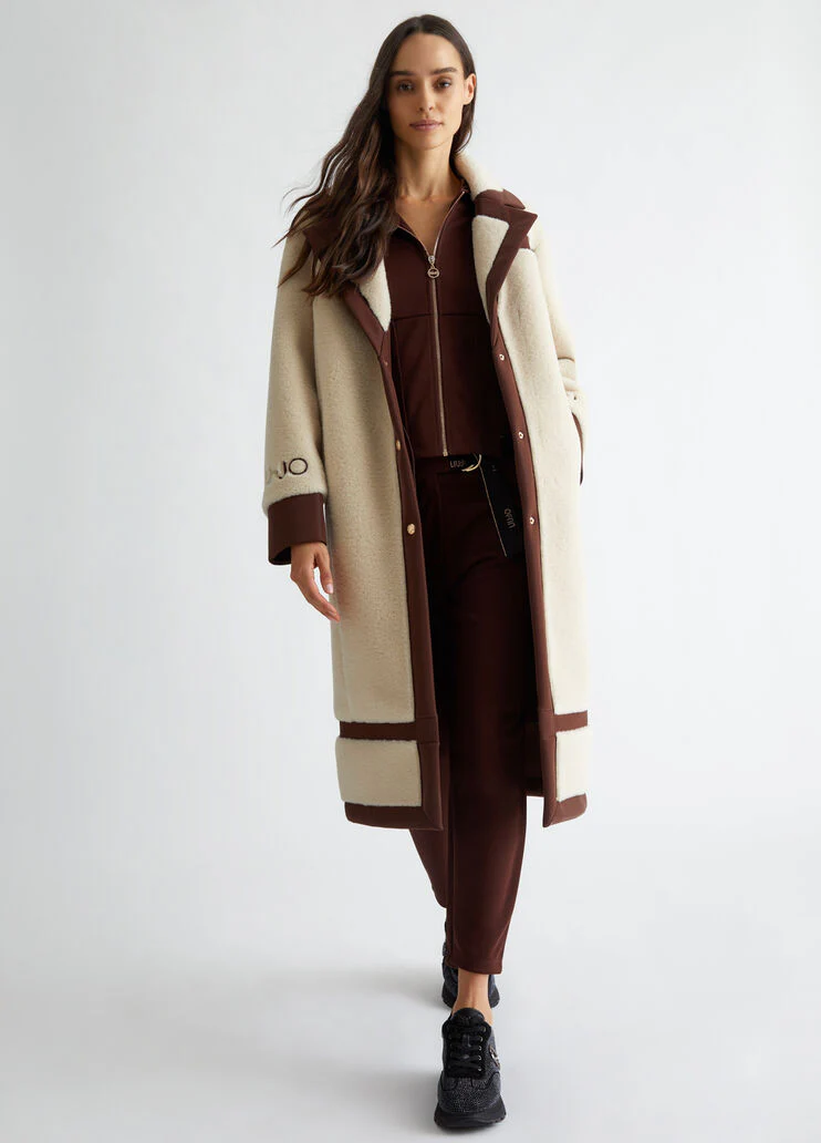 Hooded sweatshirt with zip