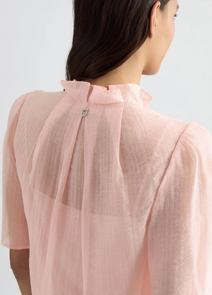 Short-sleeved blouse