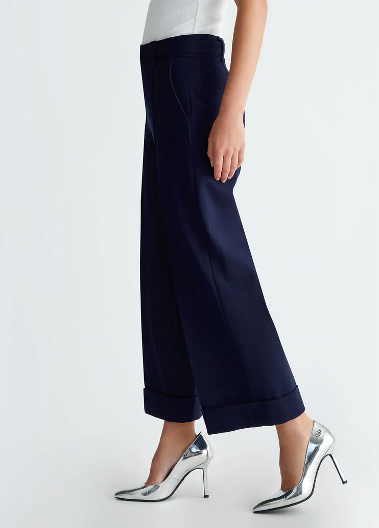 Cropped trousers with belt