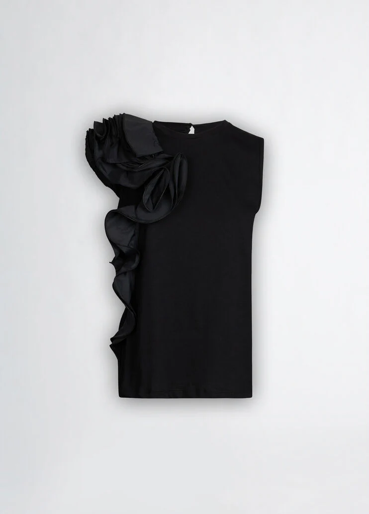 Black T-shirt with flounced detailing