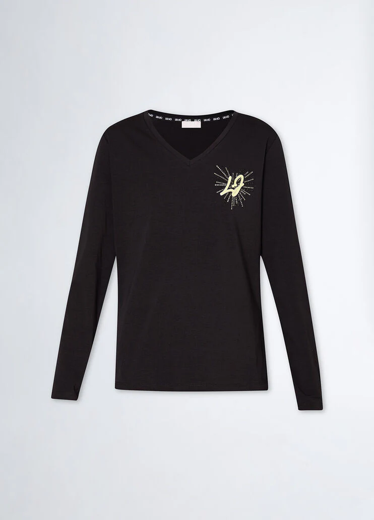 T-shirt with heart and gemstones