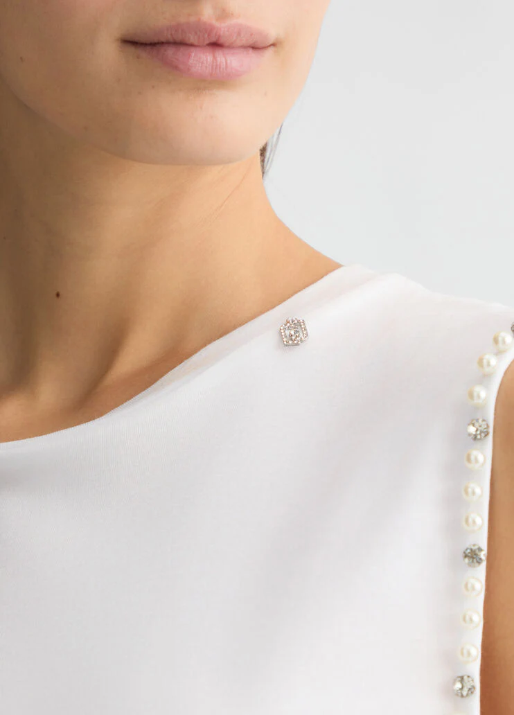 T-shirt with pearls and rhinestones