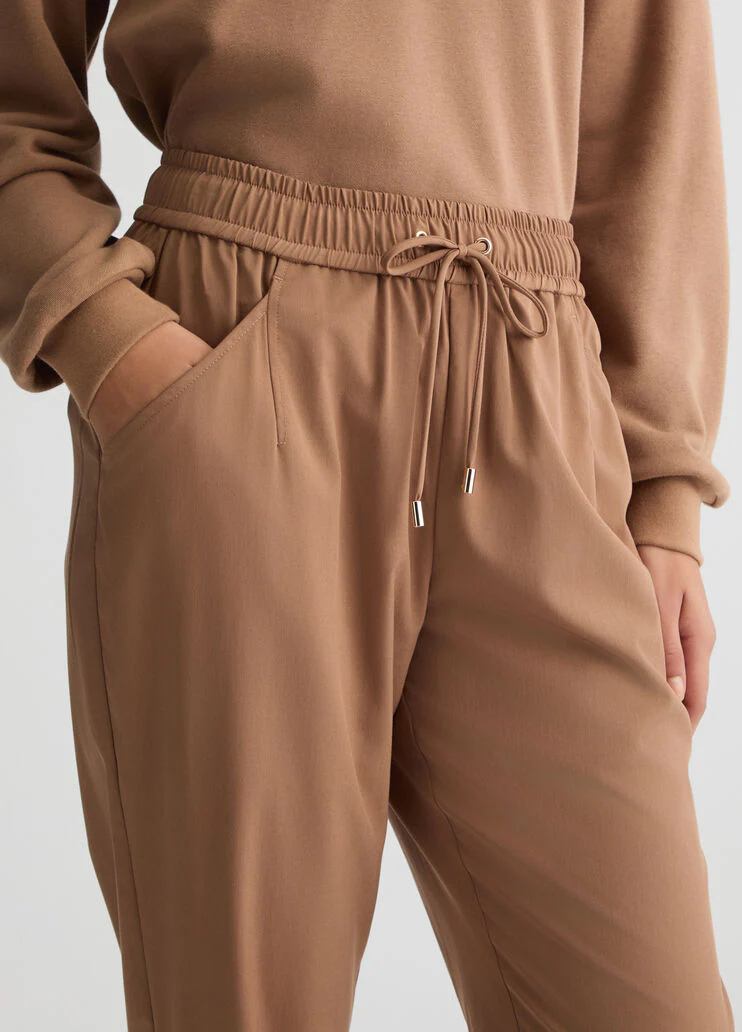 Cropped beige trousers