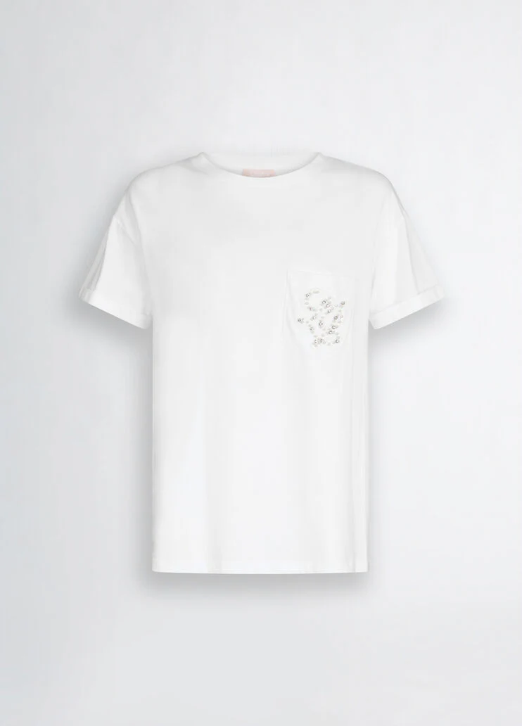 T-shirt with small pocket