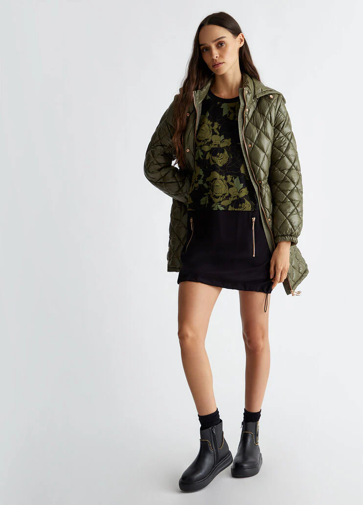 Padded jacket with detachable sleeves