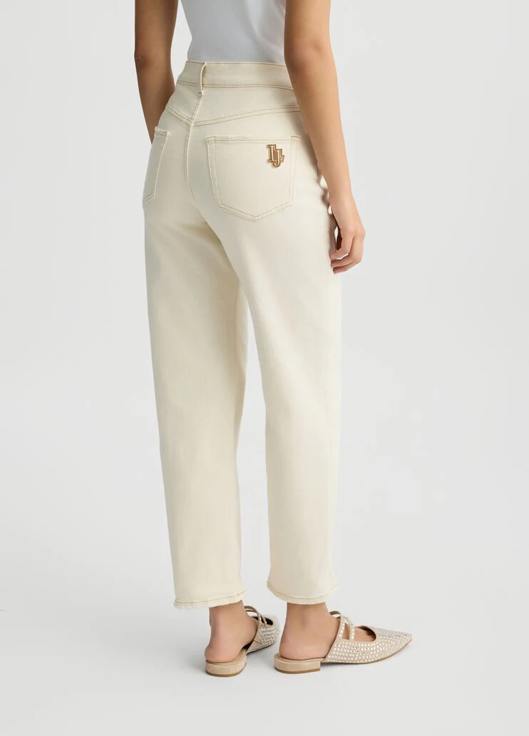 Low-rise boyfriend jeans