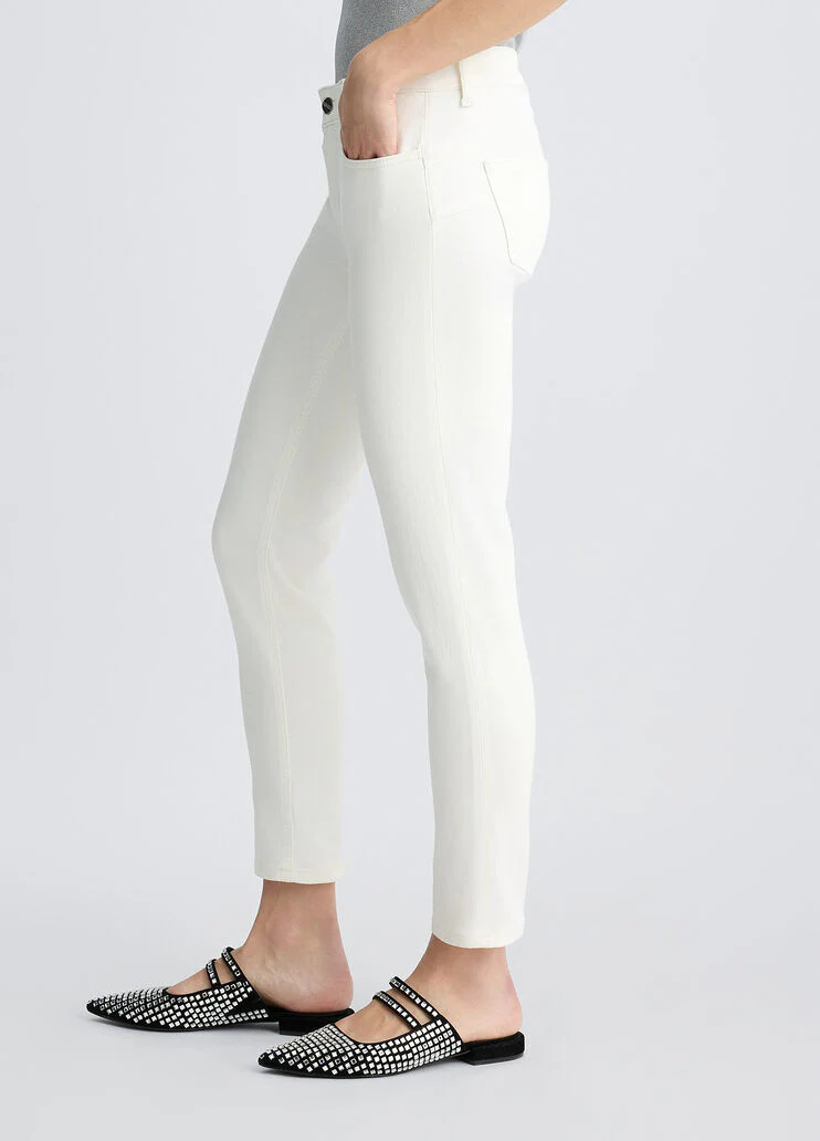 Cropped white trousers with turn-ups