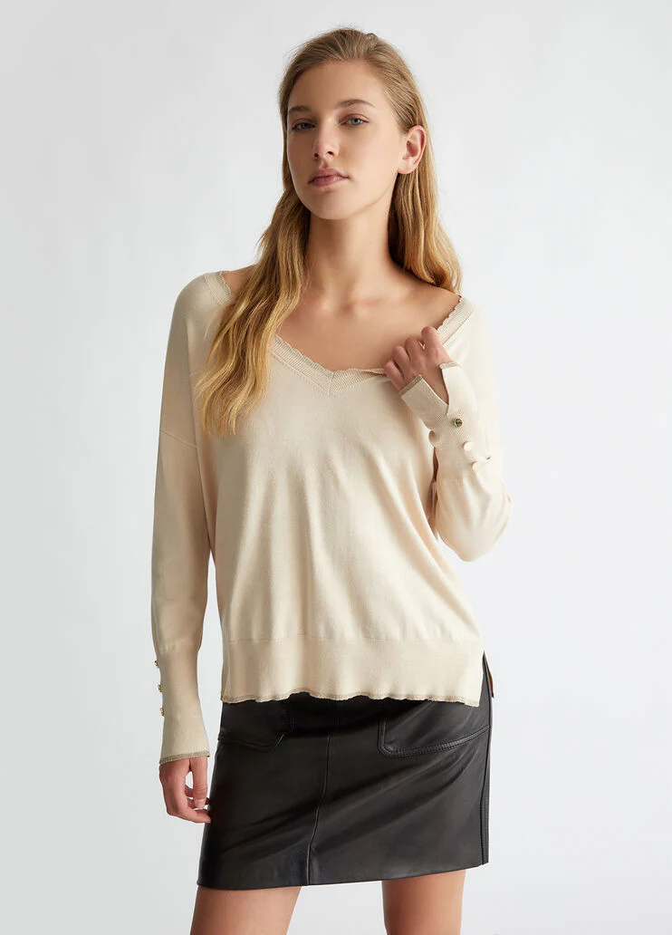 V-neck jumper
