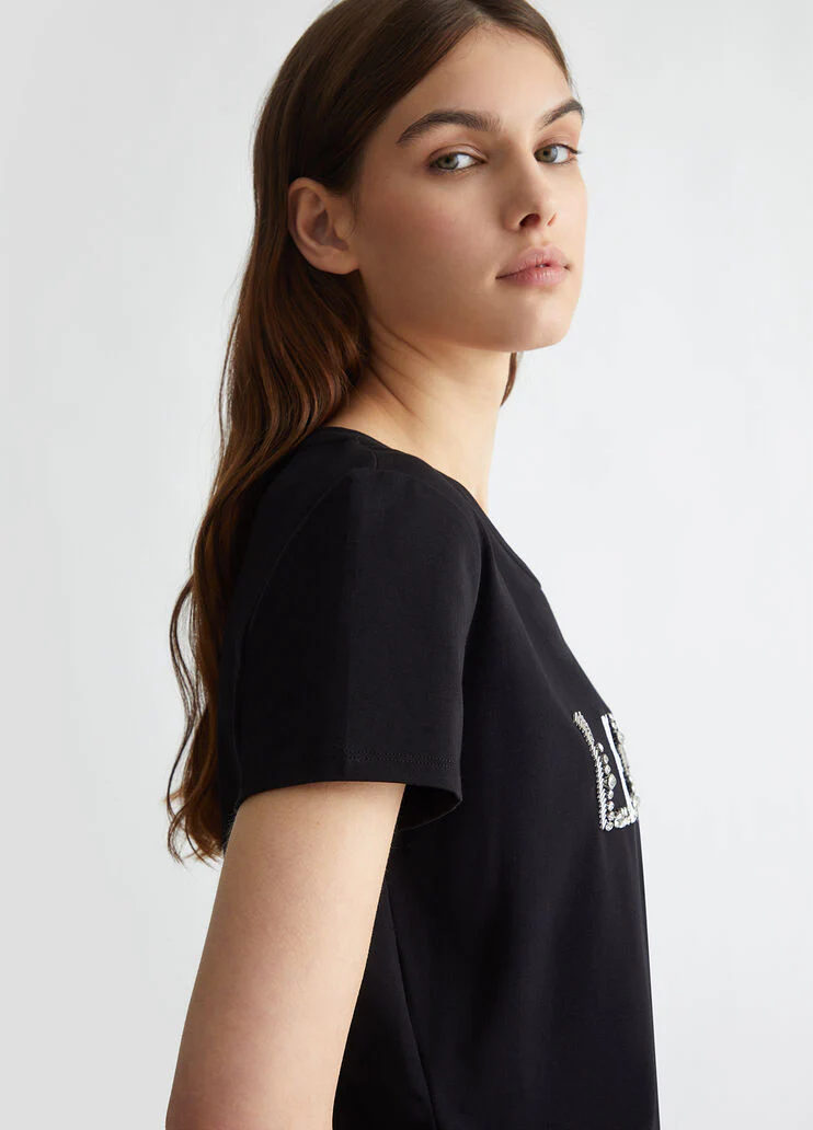 T-shirt with appliqués