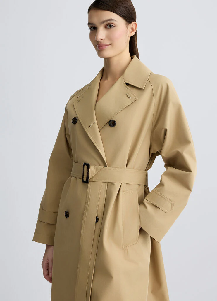 Double-breasted trenchcoat with belt