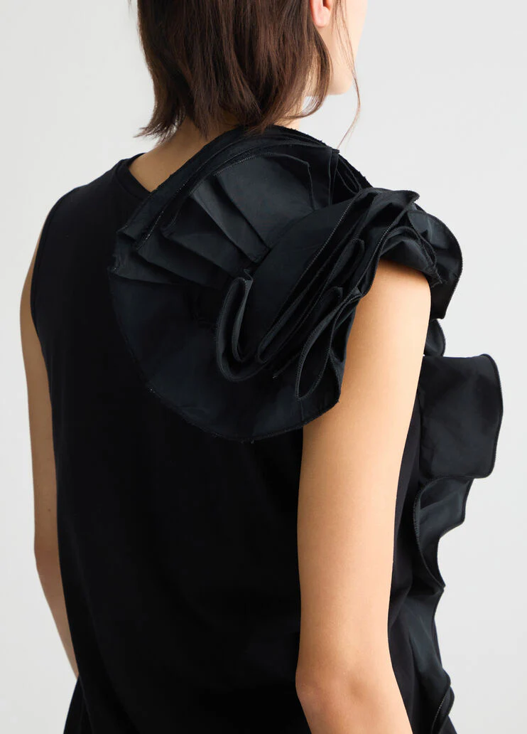 Black T-shirt with flounced detailing