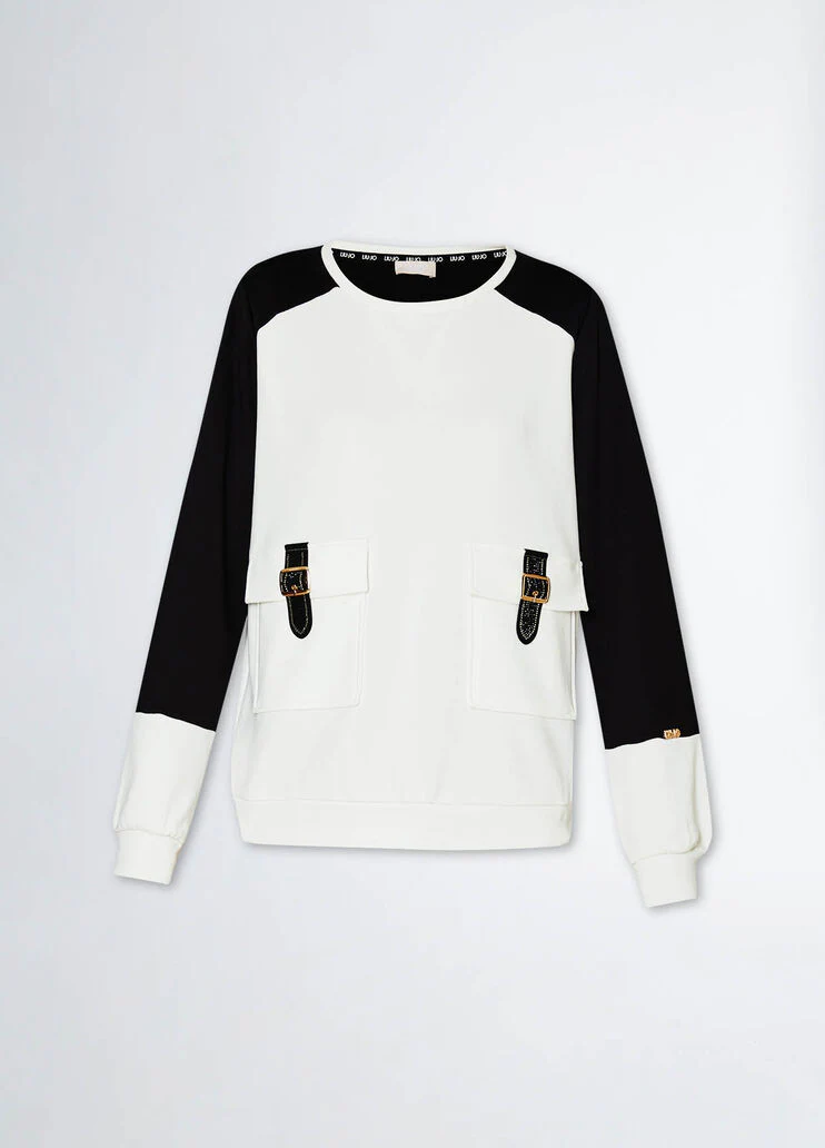 Sweatshirt with pockets