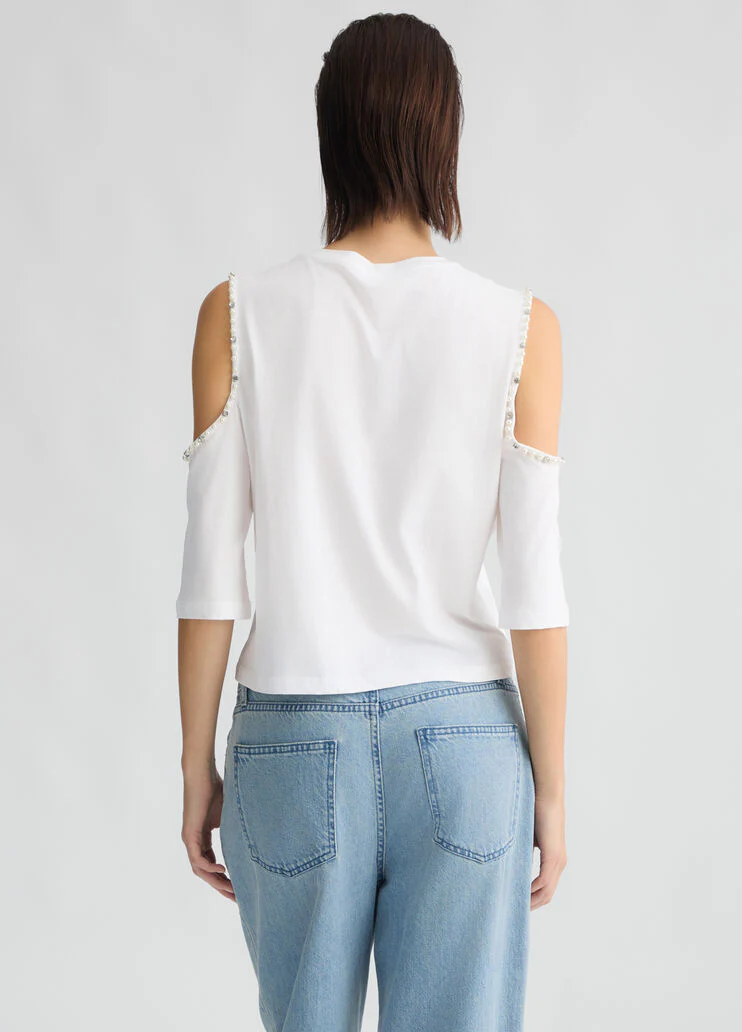 T-shirt with pearls and rhinestones