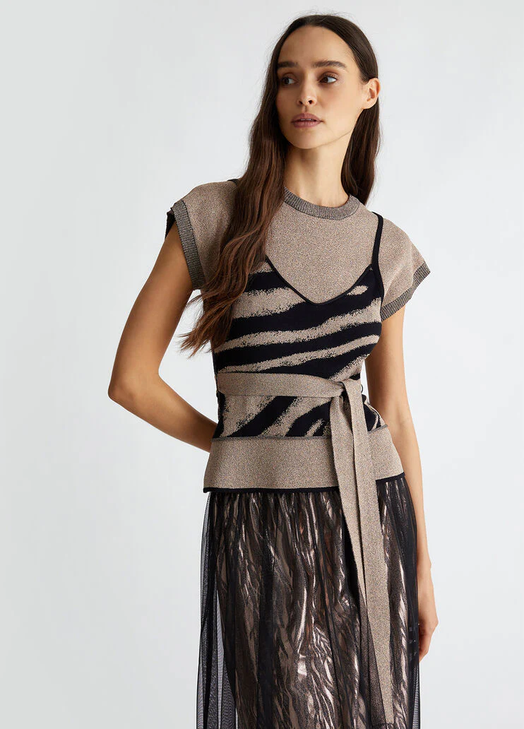 Jacquard jumper with belt