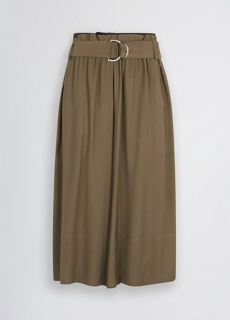 Green Bermuda shorts with belt