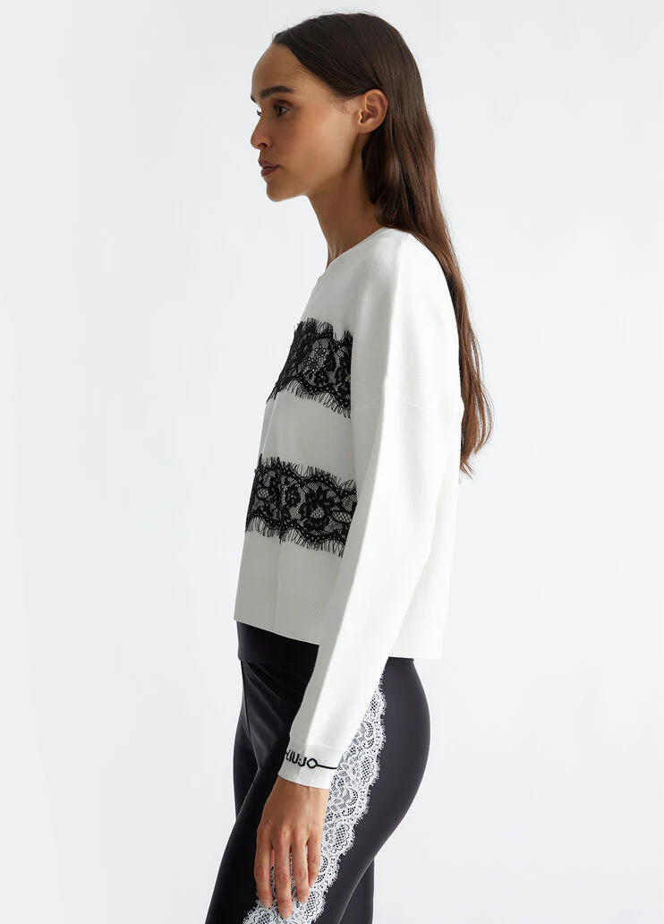 Jumper with lace