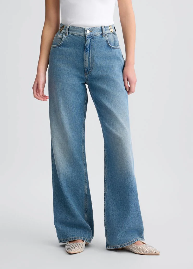High-rise baggy jeans