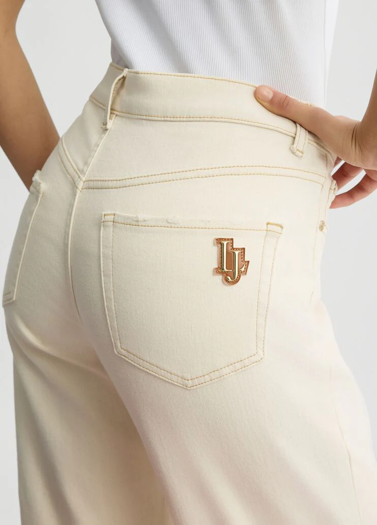 Low-rise boyfriend jeans