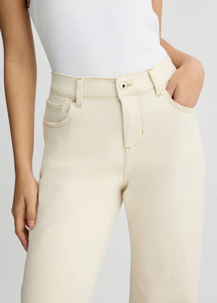 Low-rise boyfriend jeans