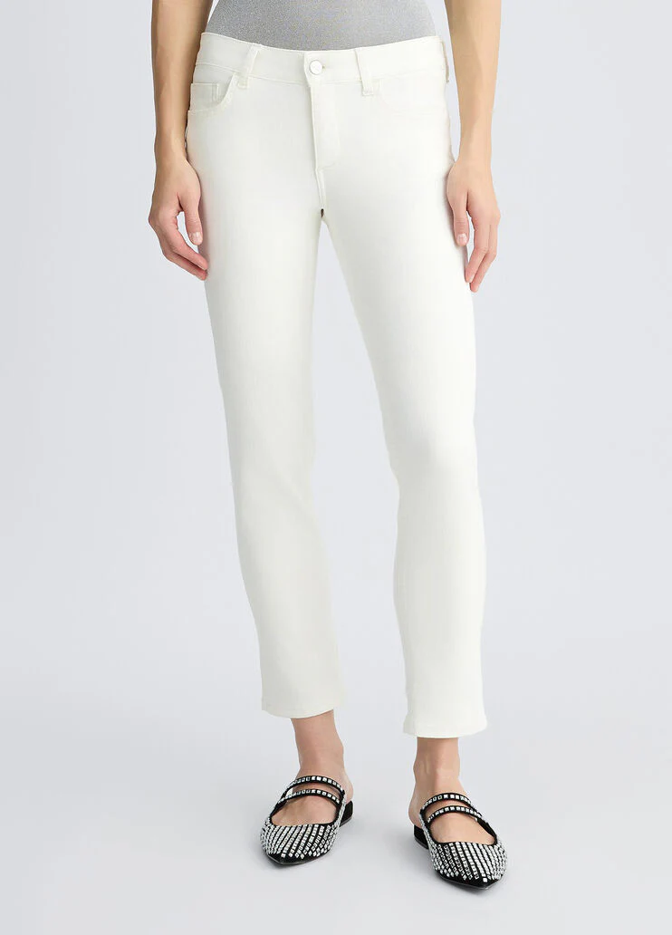 Cropped white trousers with turn-ups