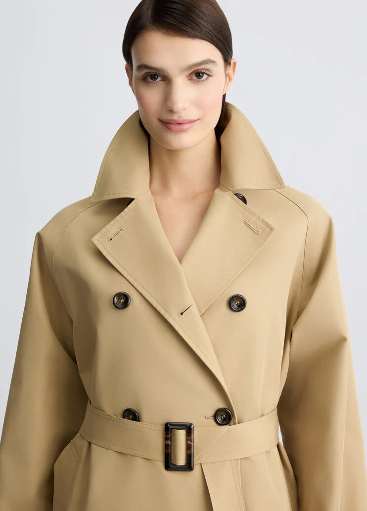 Double-breasted trenchcoat with belt