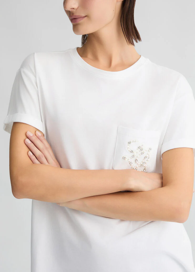 T-shirt with small pocket