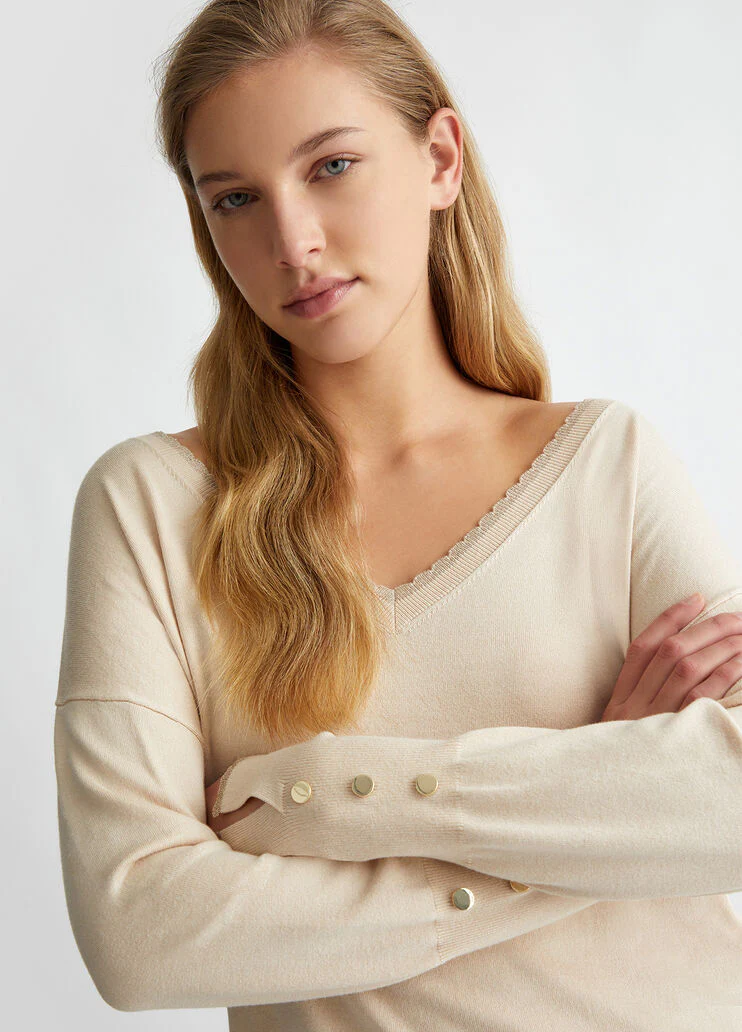 V-neck jumper