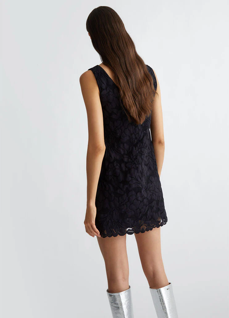Short lace dress