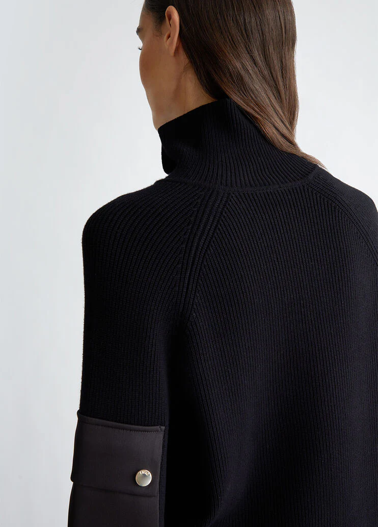 Sweater with buttons and pocket